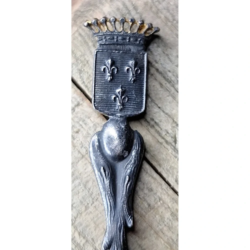 Vintage Vimy France‎ Souvenir Spoon Twig Handle Fleur-de-Lis Crest Heraldic